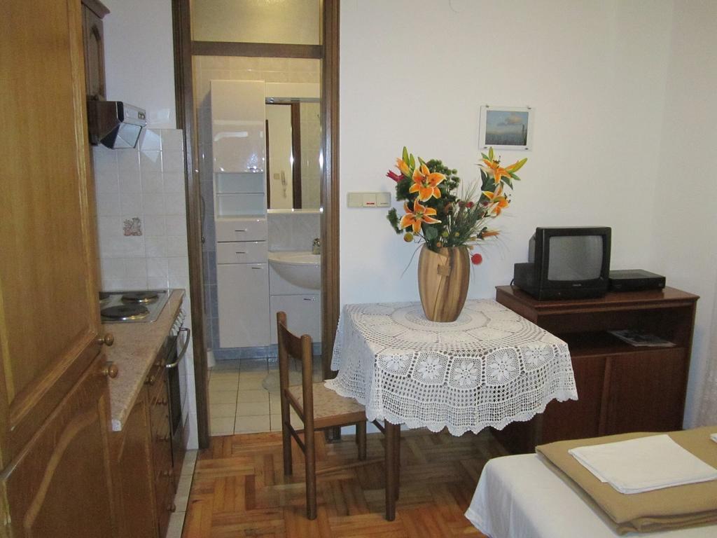 Apartments Antonia Malinska Rom bilde